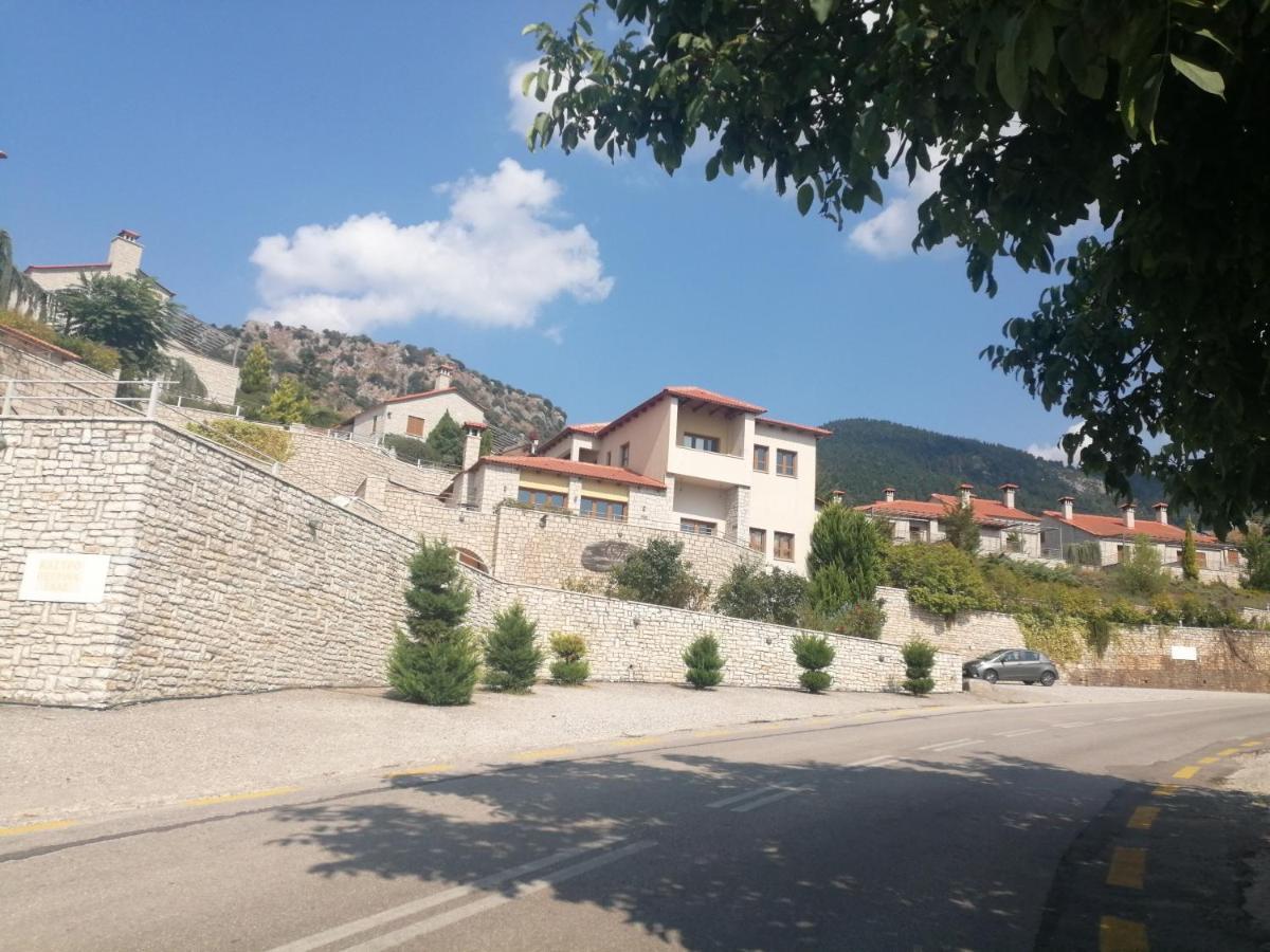 ΚΑΣΤΡΟ ΠΕΤΡΙΝΑ ΣΑΛΕ Καλαβρυτα Βίλα Καλάβρυτα Εξωτερικό φωτογραφία
