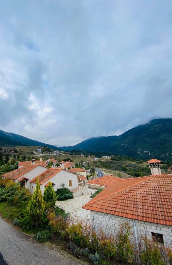 ΚΑΣΤΡΟ ΠΕΤΡΙΝΑ ΣΑΛΕ Καλαβρυτα Βίλα Καλάβρυτα Εξωτερικό φωτογραφία