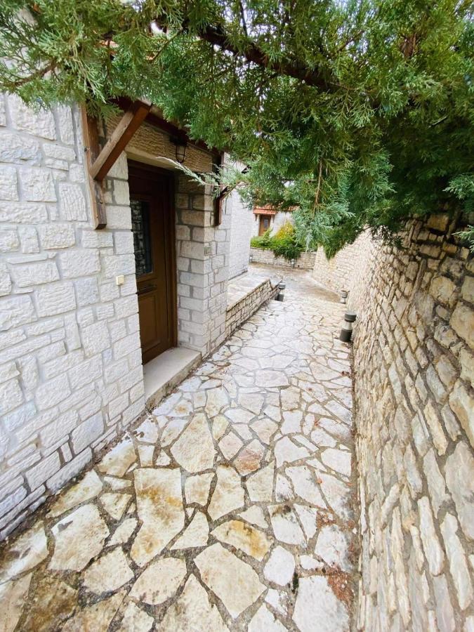 ΚΑΣΤΡΟ ΠΕΤΡΙΝΑ ΣΑΛΕ Καλαβρυτα Βίλα Καλάβρυτα Εξωτερικό φωτογραφία